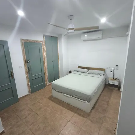 Con Bano Privado En Casa De 3 *